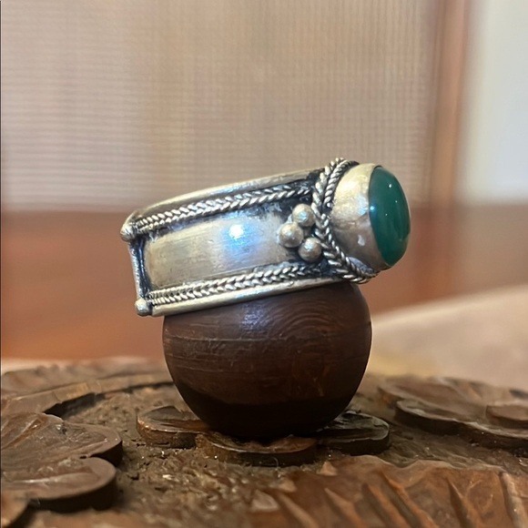 Boho Silver Tone Green Stone Ring - Picture 4 of 4